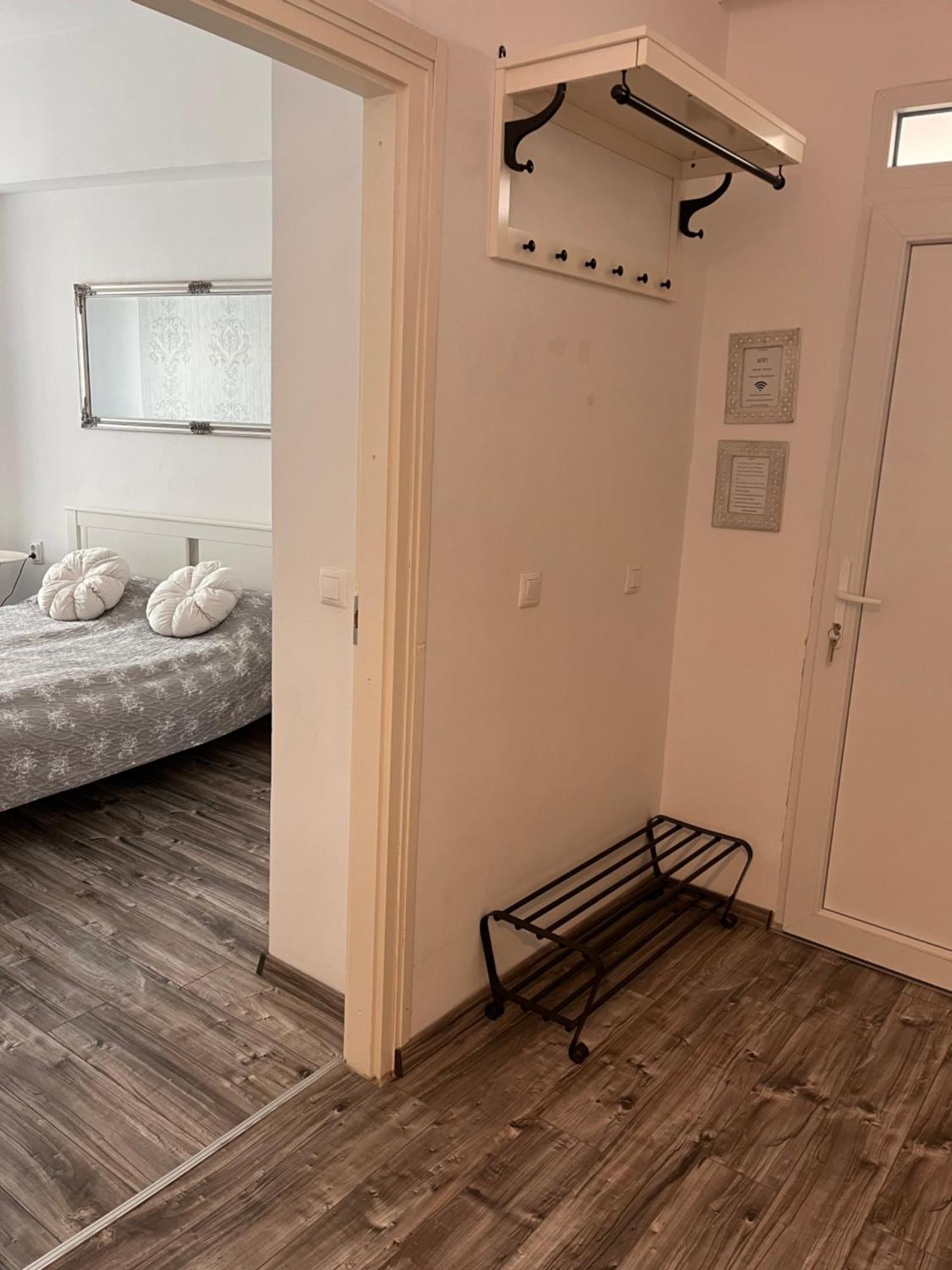 Pacsirta Apartmanhaz 埃格尔 外观 照片