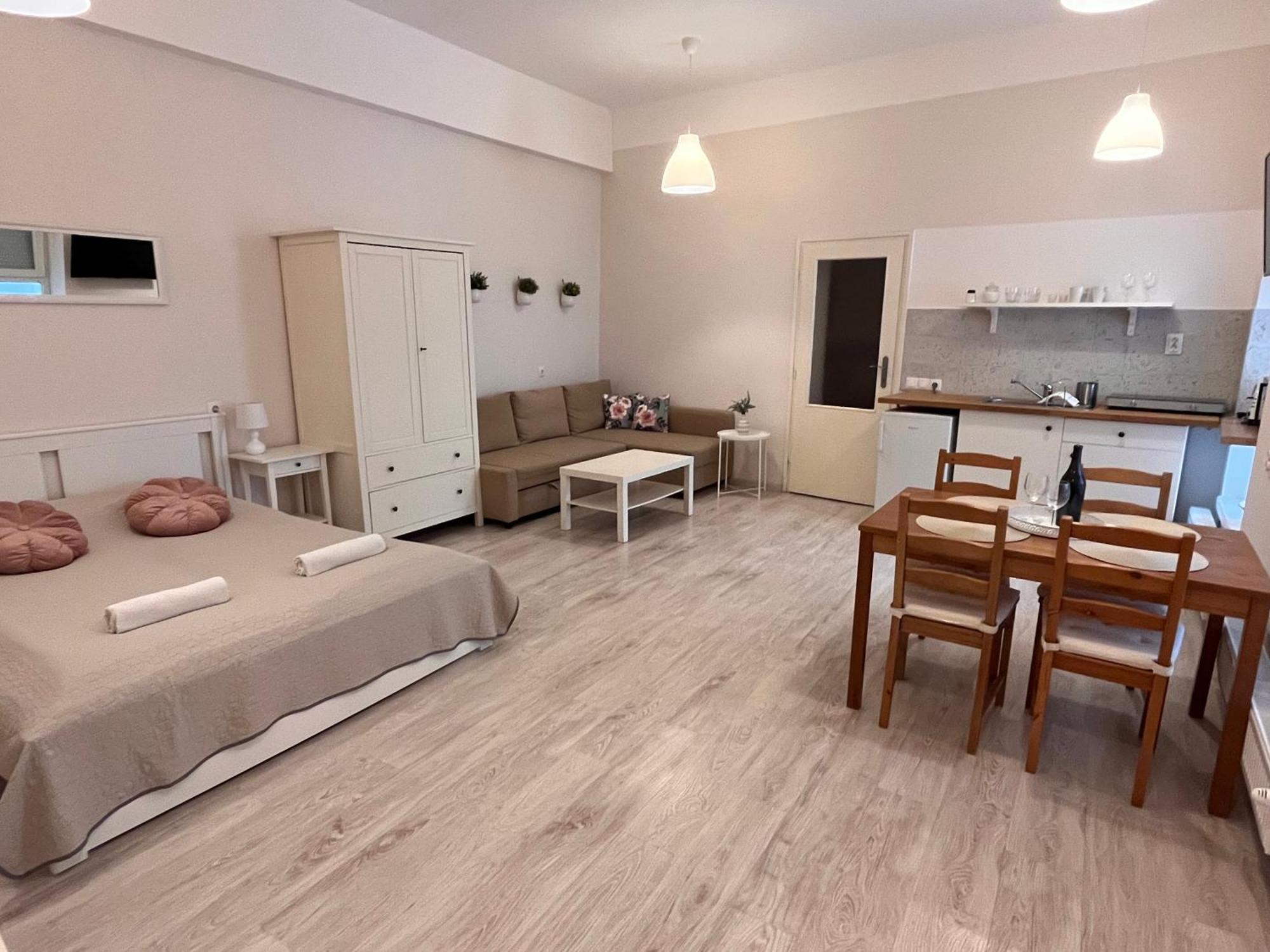 Pacsirta Apartmanhaz 埃格尔 外观 照片